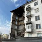 В Балхаше рухнул нежилой подъезд в пятиэтажном доме