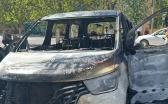 Две машины полностью сгорели на одной из улиц Караганды