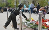 В Караганде прошло возложение цветов к мемориалу «Вечный огонь»