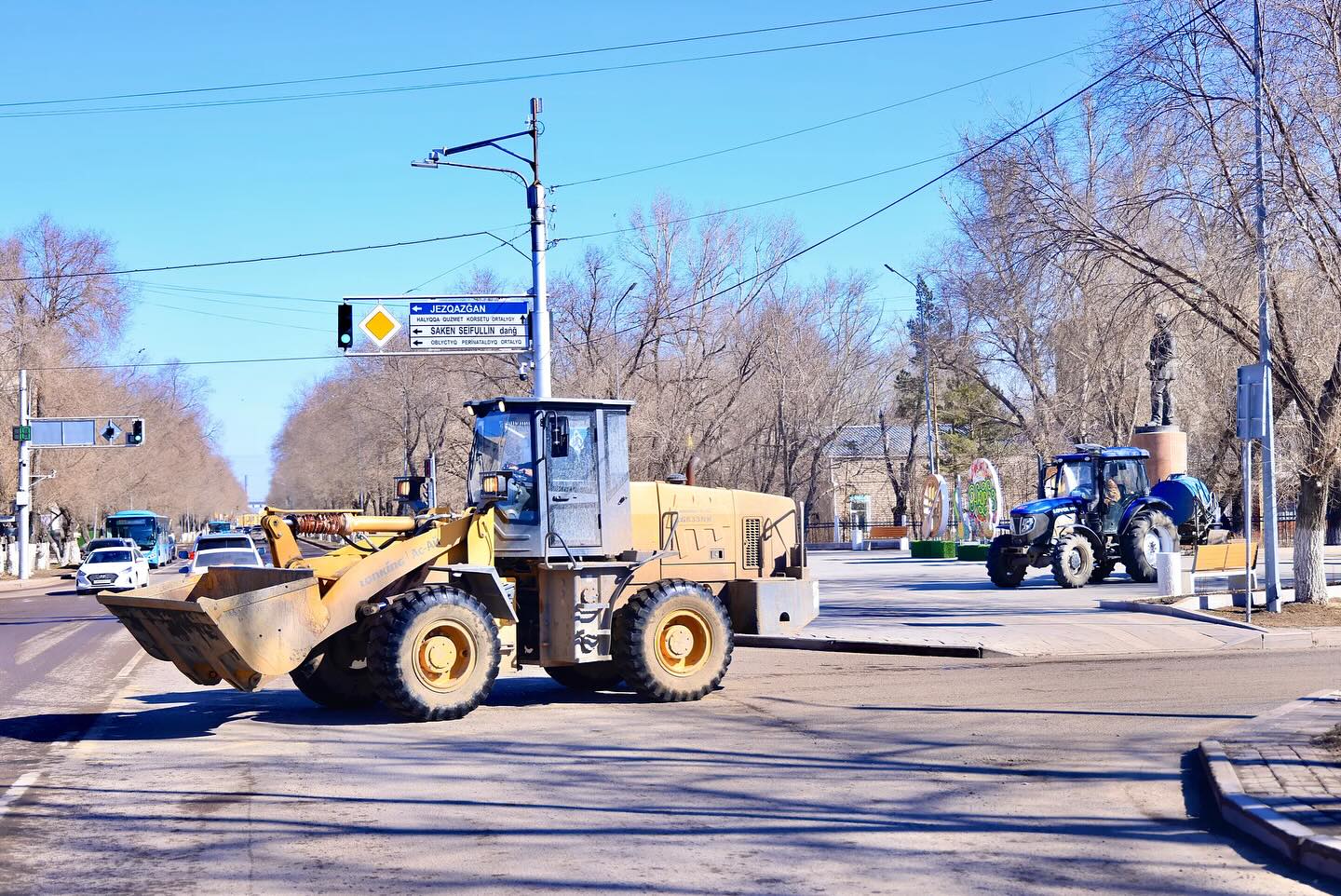 Караганда после зимы: аким области потребовал усилить контроль за уборкой города