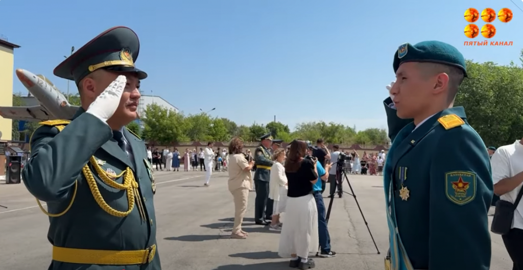 Исторический последний звонок прозвучал для воспитанников школы «Жас Улан» в Караганде