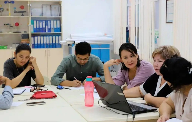 В Казахстане запустили курсы повышения квалификации педагогов по 38 программам