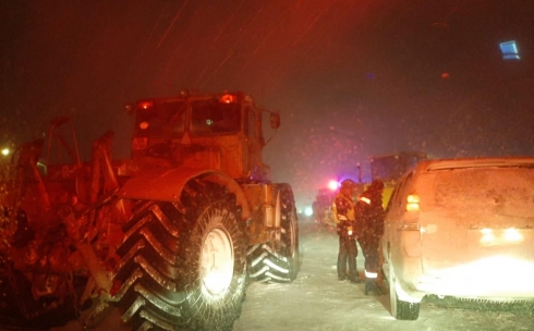Из застрявших автобуса и легковых машин на трассе в Карагандинской области спасли 187 человек
