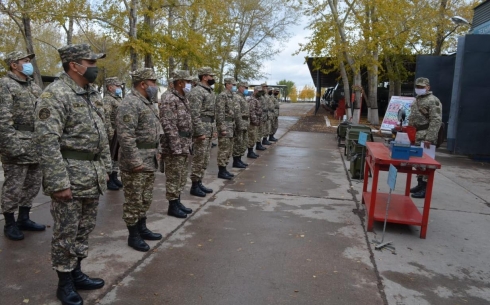 Безопасность воинской службы: в воинской части Караганды провели сборы