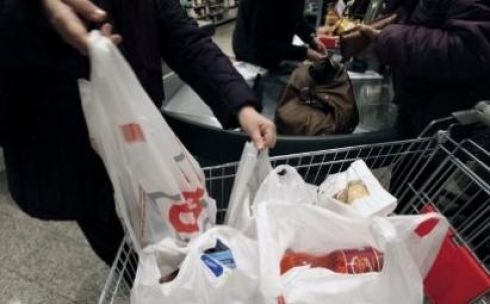 Супермаркеты Караганды пока не собираются брать плату за полиэтиленовые пакеты