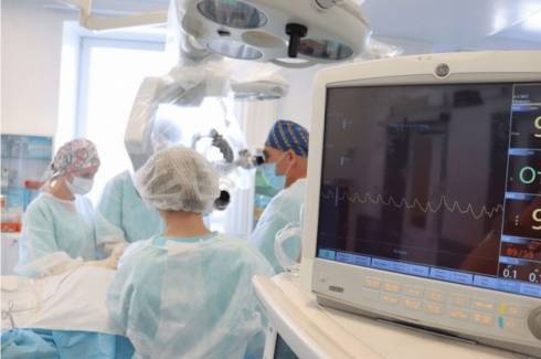 Карагандинские хирурги провели больше сотни лапароскопических операций по удалению грыж у детей