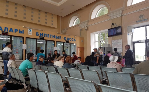 В Караганде людей вынуждают покупать билеты на поезда в коммерческих кассах