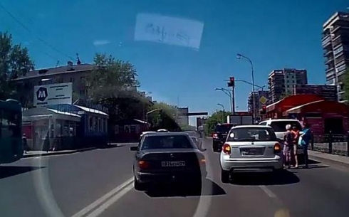 Затруднено движение по проспекту Н. Абдирова из-за аварии