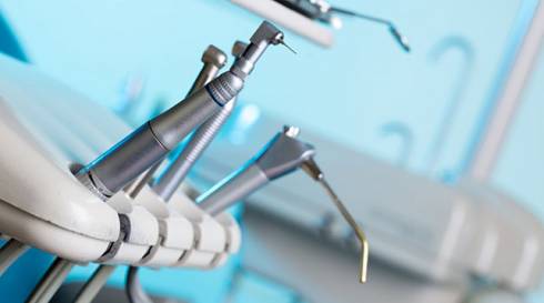 «В зубе осталась игла»: в стоматологии Караганды начата проверка ДООЗ
