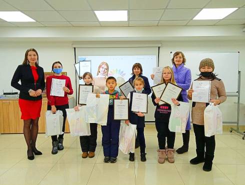 Юные жители Карагандинской области получили новогодние подарки от проекта «Яркое чудо»