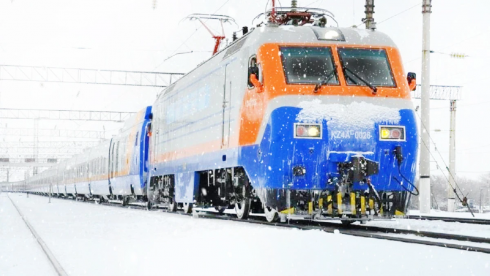 Застрявших на трассах казахстанцев будут вывозить поездами