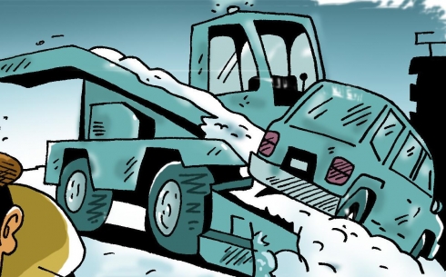 Коммунальщики просят горожан не оставлять машины вдоль дорог. Это мешает уборке снега.