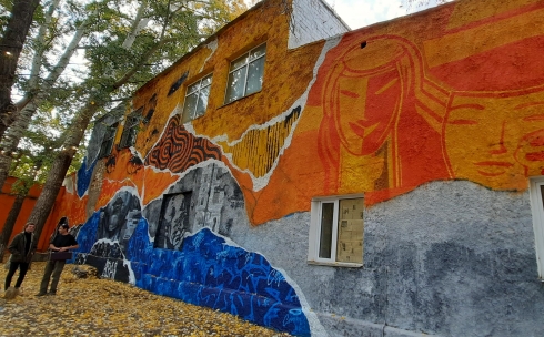 Яркий образ: стрит-арт позади театра Станиславского появился в Караганде