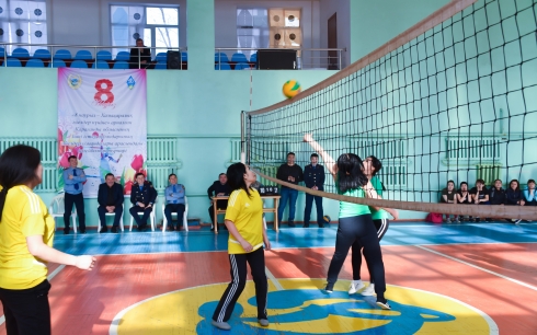 В Караганде женщины-полицейские приняли участие в волейбольном турнире