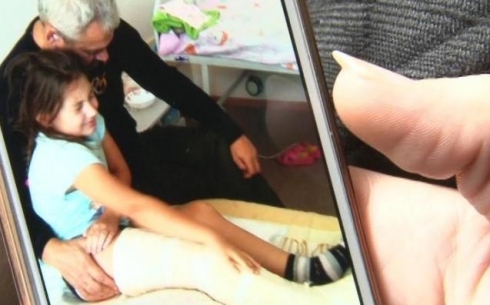 В Темиртау 8-летняя девочка получила открытый перелом ноги, слетев с горки