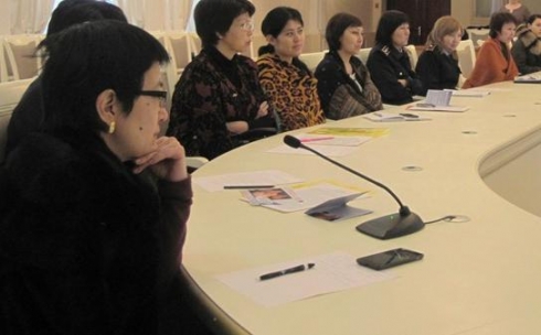 В Караганде провели круглый стол по организации служб поддержки приемных семей в Карагандинской области