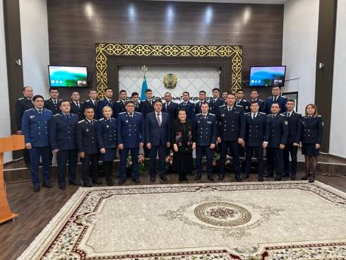 В прокуратуре Карагандинской области молодые сотрудники торжественно приняли Присягу