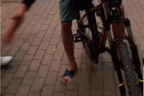 Велосипедист сбил трехлетнего ребенка в парке Караганды