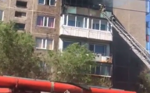 В Караганде из подъезда с горящей квартирой были эвакуированы 30 человек