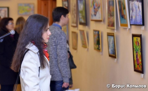 В Караганде проходит выставка школы искусств №2 клуба ЮНЕСКО
