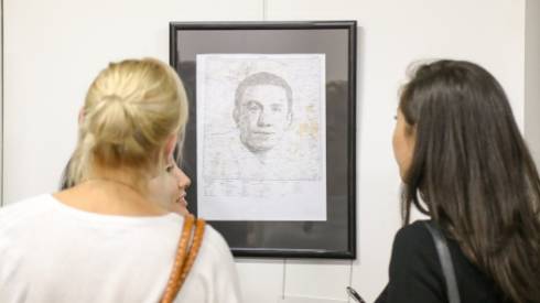 Выставка с портретами Головкина и других знаменитостей открылась в Астане