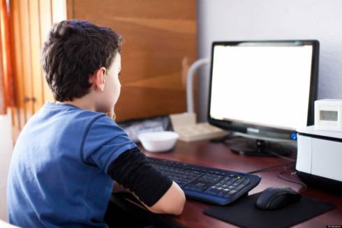 В Карагандинской области активно ведётся обеспечение школьников компьютерной техникой