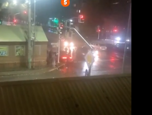 Два водителя пострадали в ДТП на перекрестке центральных улиц в Караганде