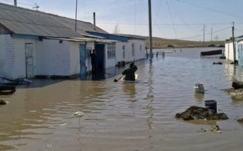 Пострадавших от паводков жителей Карагандинской области вынуждают отказаться от имущества
