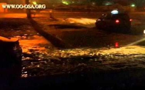 В центре Караганды утонуло такси