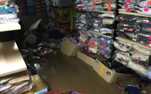 Несколько магазинов затопило из-за аварии на теплотрассе в Балхаше