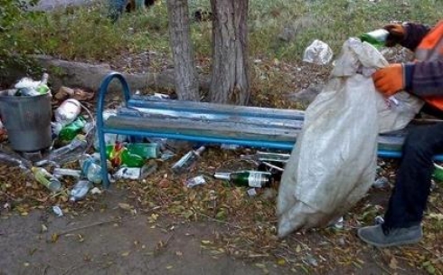 В Караганде некоторые улицы очистили от мусора