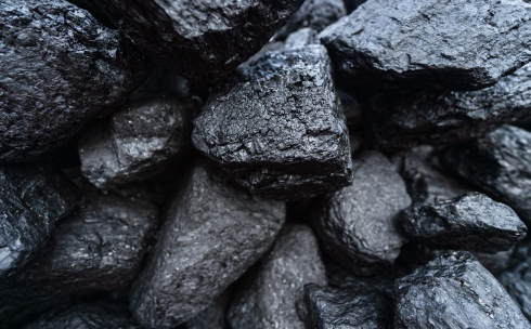 Жители одного из поселков Карагандинской области не могли купить уголь для отопления домов