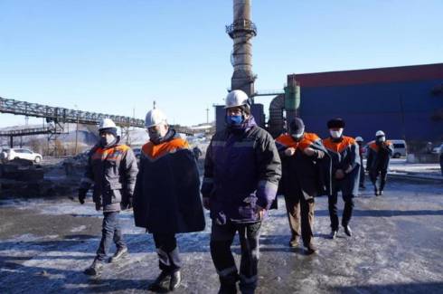 Выброс пыли на меткомбинате в Темиртау: Бейбут Атамкулов посетил конверторный цех
