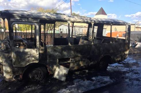 Пассажирский автобус загорелся в центре Темиртау