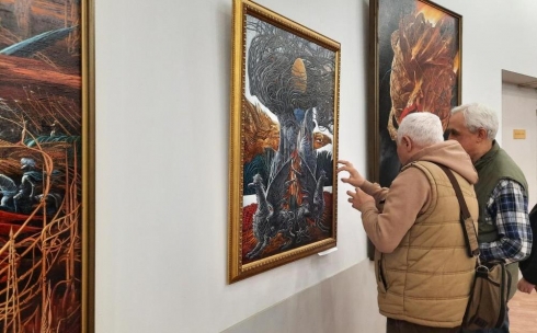 Фантастическая планета: в Караганде состоялось открытие новой персональной выставки Айбека Бегалина