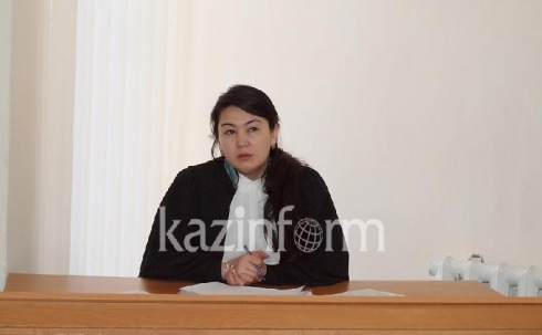 Подозреваемый во взяточничестве чиновник в Караганде потребовал отвода судьи