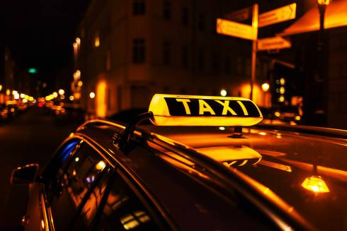 Карагандинские полицейские привлекли к ответственности пассажирку такси, отказавшуюся платить и ругающуюся матом