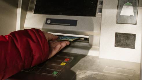 14 триллионов тенге сняли казахстанцы через банкоматы за год