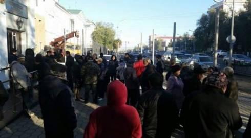 Карагандинцев возмутили очереди за памятными монетами в Нацбанке