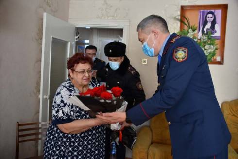 Начальник ДП Карагандинской области навестил семьи погибших сотрудников