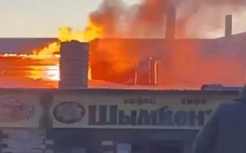 В Караганде загорелось кафе на территории рынка «Шығыс»