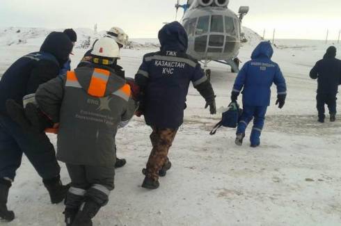 Пострадавшего на трассе мужчину на вертолете доставили в Жезказган