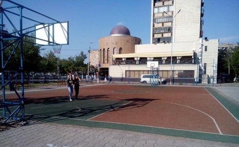 Тартановое покрытие одной из центральных баскетбольных площадок Караганды заменят по гарантии