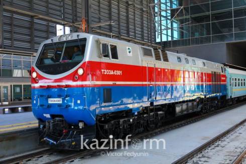 Казахстанцев попросили сдать билеты на поезда в Нур-Султан и Алматы