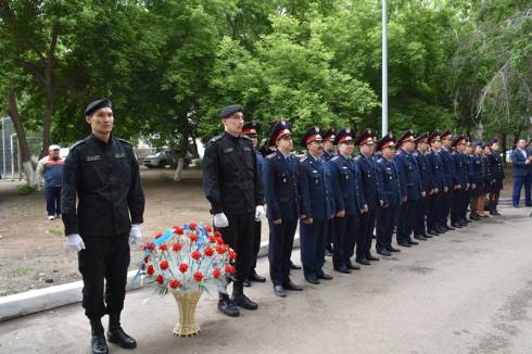 Мемориальную доску памяти ветерана органов внутренних дел открыли в Караганде