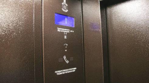 В многоэтажных домах Сатпаева обновляют лифты