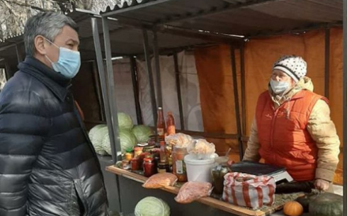 Аким Караганды посетил рынок «Горняк» в Майкудуке