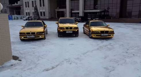 Золотая  BMW в Караганде