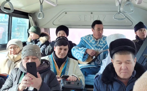 Праздничный автобус с передвижным концертом проедет по Караганде 20 и 21 марта