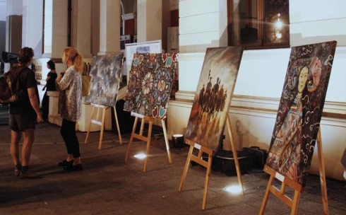 Звучащие картины: художница из Караганды представила свои работы в Румынии